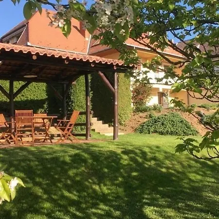 Im Obergeschoss Mit Suedlage Und Balkon Apartman *