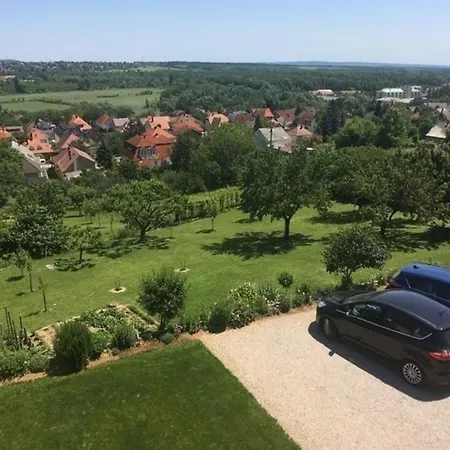 Apartment Im Obergeschoss Mit Suedlage Und Balkon