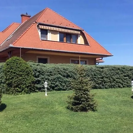 Apartmán Im Obergeschoss Mit Suedlage Und Balkon Hévíz