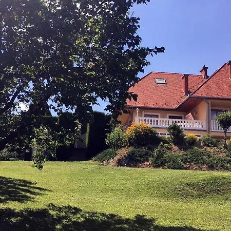Apartman Im Obergeschoss Mit Suedlage Und Balkon