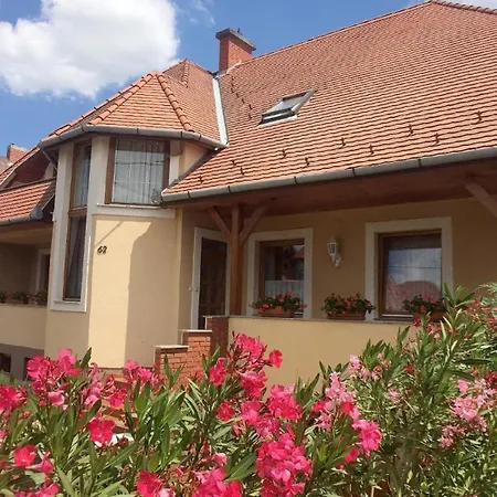 Im Obergeschoss Mit Suedlage Und Balkon Apartmán