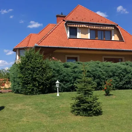Apartman Im Obergeschoss Mit Suedlage Und Balkon *