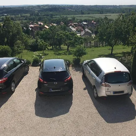 Im Obergeschoss Mit Suedlage Und Balkon Apartmán Hévíz