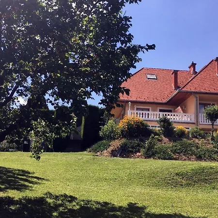 Im Obergeschoss Mit Suedlage Und Balkon * Hévíz