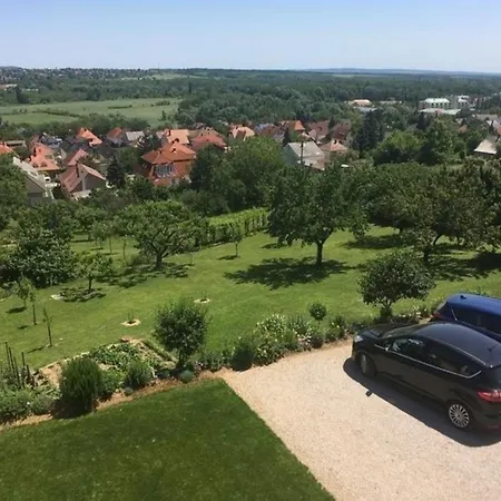 Im Obergeschoss Mit Suedlage Und Balkon Apartman Hévíz